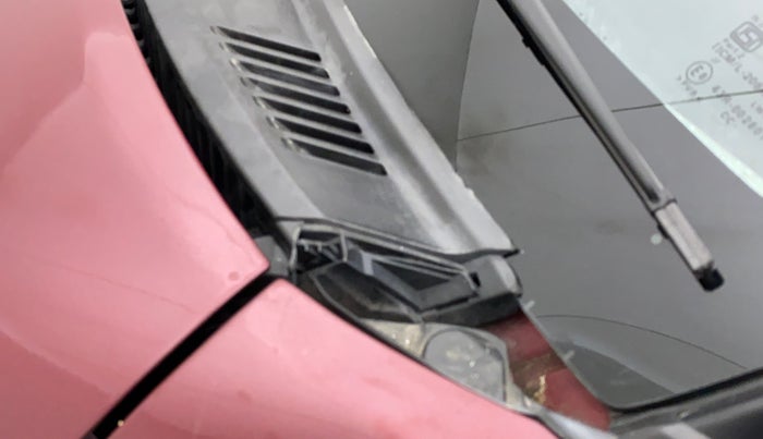 2016 Maruti Swift Dzire VXI, Petrol, Manual, 42,052 km, Bonnet (hood) - Cowl vent panel has minor damage