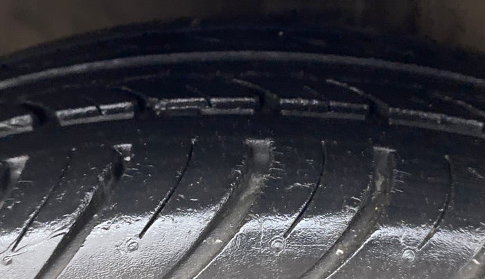 2017 Hyundai Eon ERA +, Petrol, Manual, 37,111 km, Right Front Tyre Tread