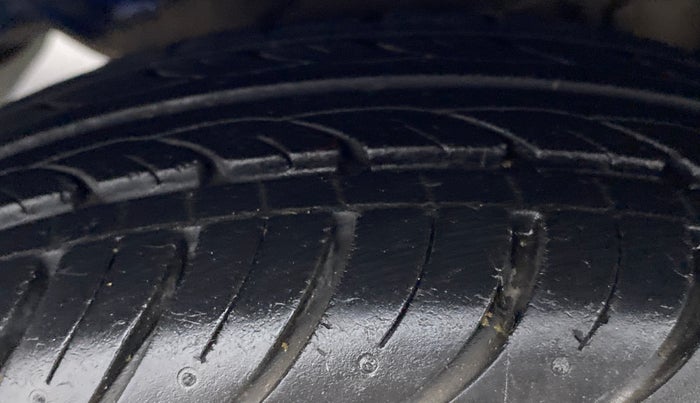 2017 Hyundai Eon ERA +, Petrol, Manual, 37,111 km, Left Rear Tyre Tread