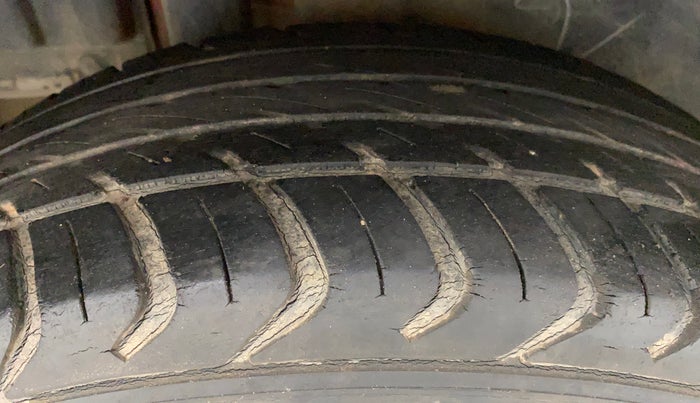 2013 Maruti Swift VDI, Diesel, Manual, 97,914 km, Right Rear Tyre Tread