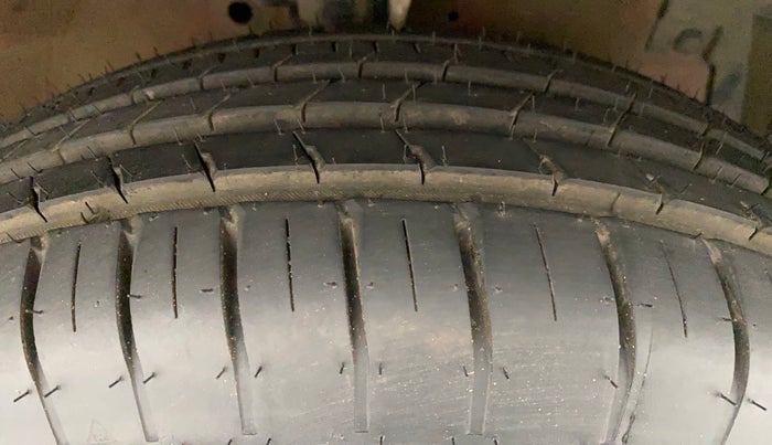 2013 Maruti Swift VDI, Diesel, Manual, 97,914 km, Right Front Tyre Tread
