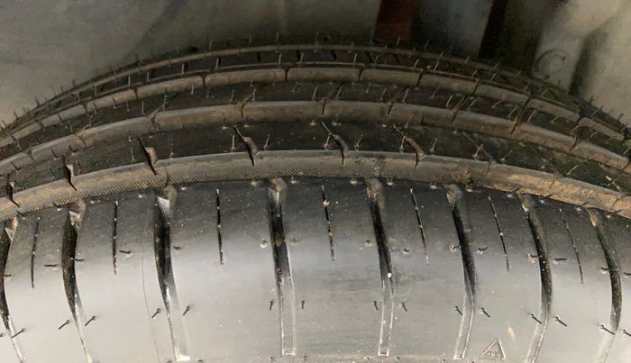 2013 Maruti Swift VDI, Diesel, Manual, 97,933 km, Left Rear Tyre Tread