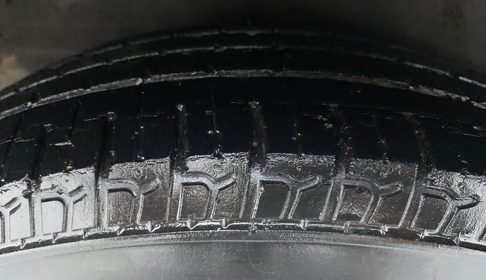 2014 Hyundai i10 MAGNA 1.1 IRDE2, Petrol, Manual, 33,799 km, Right Rear Tyre Tread