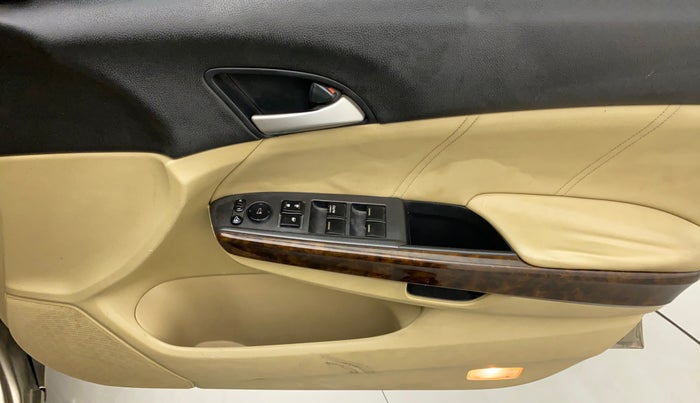 2010 Honda Accord 2.4L I-VTEC AT, Petrol, Automatic, 75,842 km, Driver Side Door Panels Control
