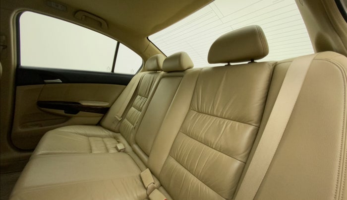 2010 Honda Accord 2.4L I-VTEC AT, Petrol, Automatic, 75,842 km, Right Side Rear Door Cabin
