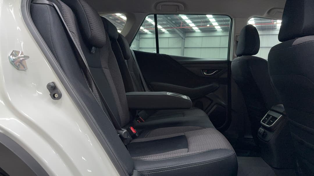2023 Subaru Outback AWD, Automatic, 49665 km, Right Side Rear Door Cabin View