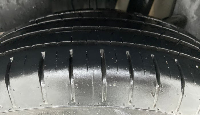 2018 Maruti Swift ZXI D, Petrol, Manual, 12,501 km, Left Rear Tyre Tread