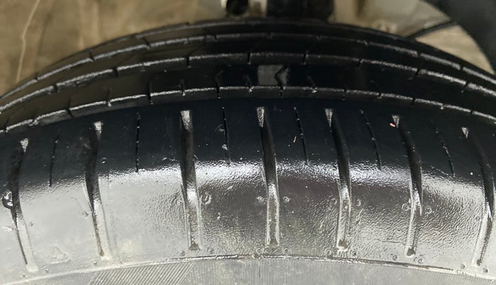 2018 Maruti Swift ZXI D, Petrol, Manual, 12,501 km, Right Front Tyre Tread