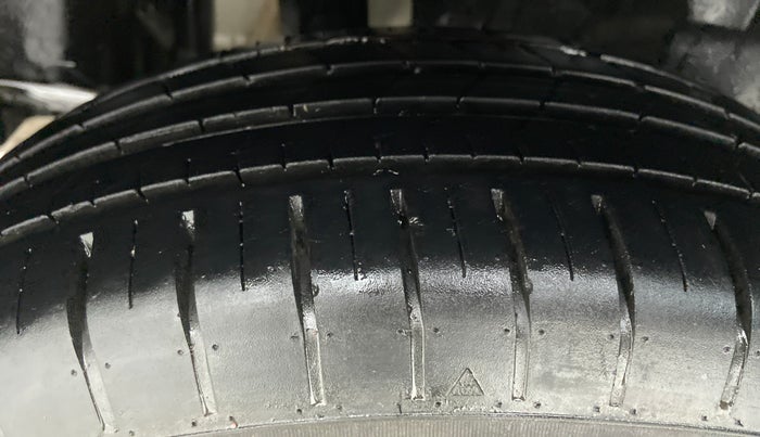 2018 Maruti Swift ZXI D, Petrol, Manual, 12,501 km, Right Rear Tyre Tread