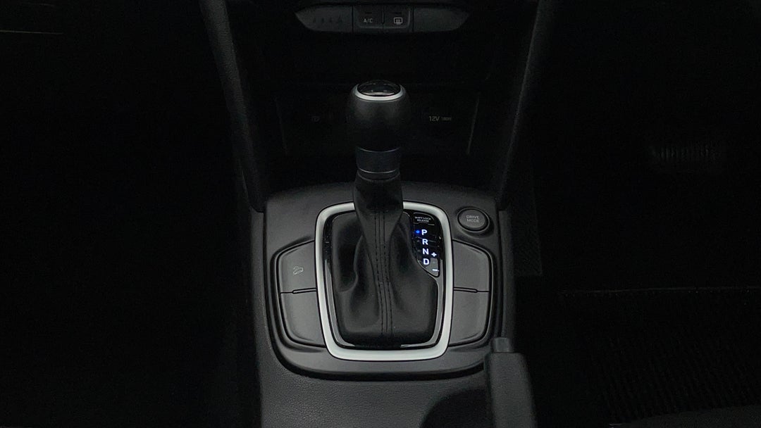 2020 Hyundai Kona Active (fwd), Automatic, 54523 km, Gear Lever 
