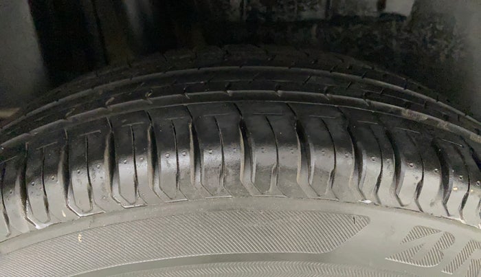 2018 Maruti Dzire VXI, Petrol, Manual, 62,621 km, Right Rear Tyre Tread