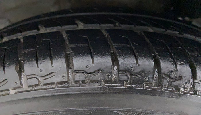 2015 Hyundai Eon ERA PLUS, Petrol, Manual, 24,073 km, Right Rear Tyre Tread