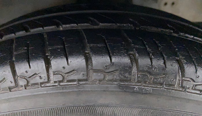 2015 Hyundai Eon ERA PLUS, Petrol, Manual, 24,073 km, Right Front Tyre Tread