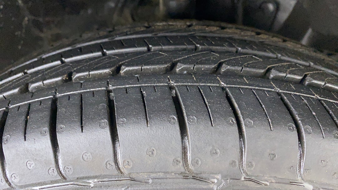 Right Front Tyre Tread