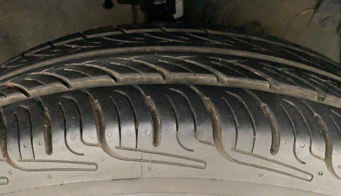 2017 Maruti Swift VXI O, Petrol, Manual, 59,084 km, Right Front Tyre Tread