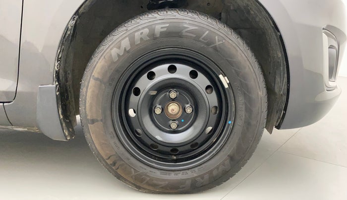2017 Maruti Swift VXI O, Petrol, Manual, 59,084 km, Right Front Wheel