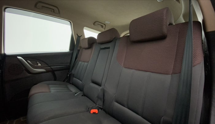2014 Mahindra XUV500 W6 4X2, Diesel, Manual, 98,756 km, Right Side Rear Door Cabin