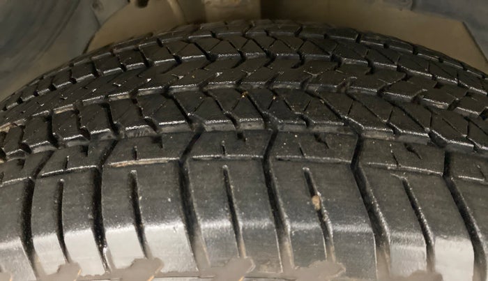 2014 Mahindra XUV500 W6 4X2, Diesel, Manual, 98,756 km, Right Front Tyre Tread