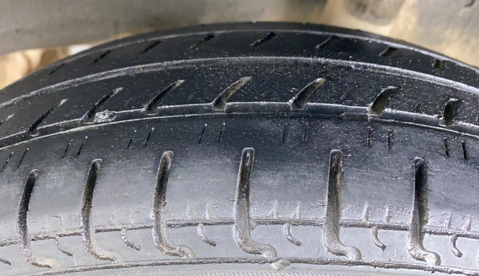 2018 Renault Kwid RXL, Petrol, Manual, 66,229 km, Left Rear Tyre Tread