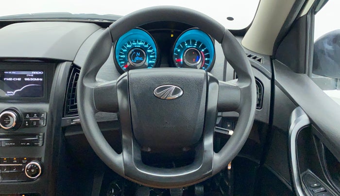 2020 Mahindra XUV500 W5, Diesel, Manual, 28,713 km, Steering Wheel Close Up