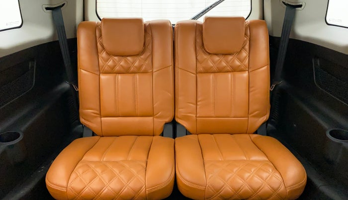 2020 Mahindra XUV500 W5, Diesel, Manual, 28,713 km, Third Seat Row ( optional )