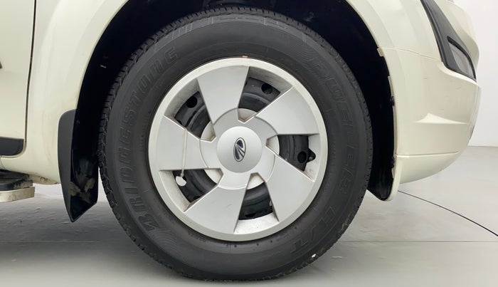 2020 Mahindra XUV500 W5, Diesel, Manual, 28,713 km, Right Front Wheel