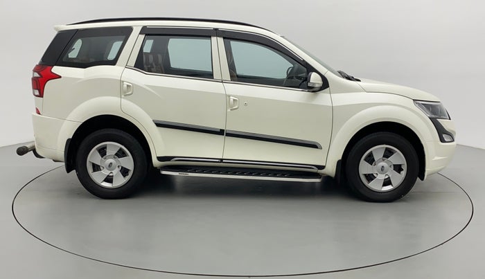 2020 Mahindra XUV500 W5, Diesel, Manual, 28,713 km, Right Side View
