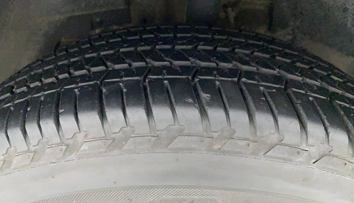 2020 Mahindra XUV500 W5, Diesel, Manual, 28,713 km, Left Front Tyre Tread
