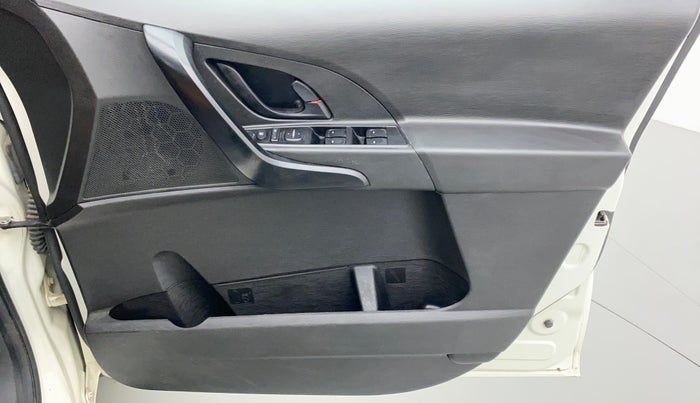 2020 Mahindra XUV500 W5, Diesel, Manual, 28,713 km, Driver Side Door Panels Control