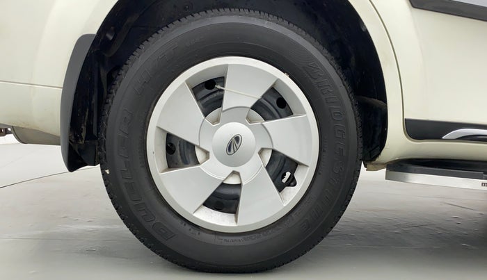2020 Mahindra XUV500 W5, Diesel, Manual, 28,713 km, Right Rear Wheel