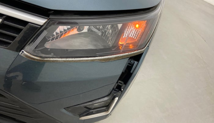 2021 Mahindra XUV300 1.2 W6 AT, Petrol, Automatic, 25,852 km, Left headlight - Chrome has minor damage