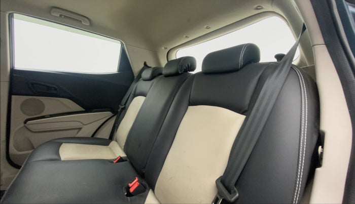 2021 Mahindra XUV300 1.2 W6 AT, Petrol, Automatic, 25,852 km, Right Side Rear Door Cabin