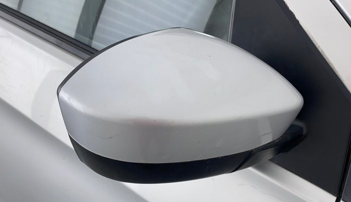 2018 Tata Tiago XT 1.2 REVOTRON, CNG, Manual, 7,414 km, Right rear-view mirror - Mirror movement not proper