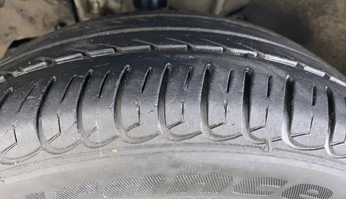 2018 Tata Tiago XT 1.2 REVOTRON, CNG, Manual, 7,414 km, Left Front Tyre Tread
