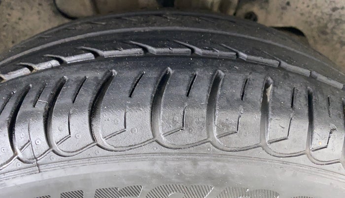 2018 Tata Tiago XT 1.2 REVOTRON, CNG, Manual, 7,414 km, Right Front Tyre Tread