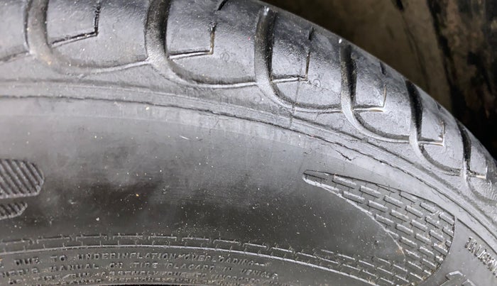 2018 Tata Tiago XT 1.2 REVOTRON, CNG, Manual, 7,414 km, Left front tyre - Minor crack