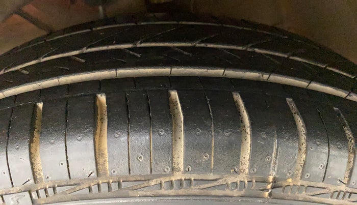 2018 Maruti Swift VXI AMT, Petrol, Automatic, 87,805 km, Left Front Tyre Tread