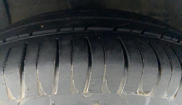 2015 Hyundai Xcent S 1.2, Petrol, Manual, 82,261 km, Left Front Tyre Tread