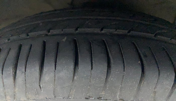 2015 Hyundai Xcent S 1.2, Petrol, Manual, 82,261 km, Right Front Tyre Tread