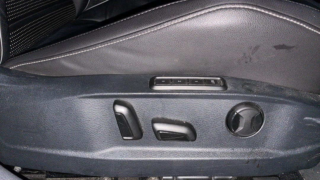 2019 Volkswagen Golf R, Automatic, 115230 km, Drivers Side Adjustment Panel