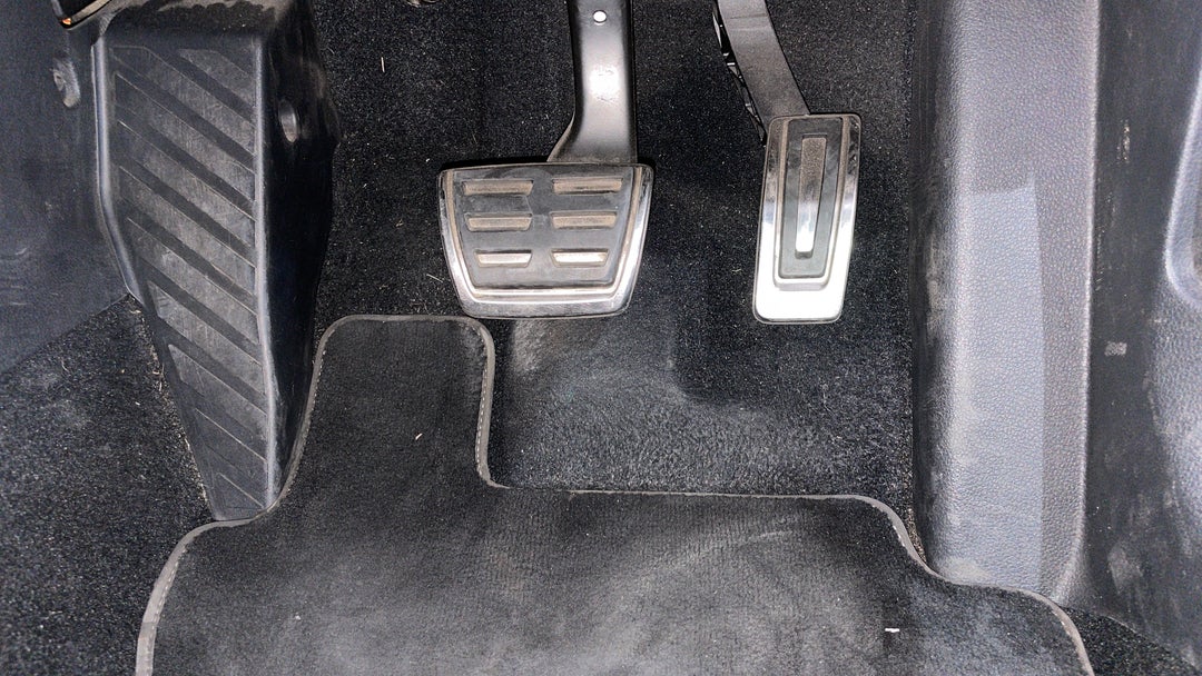 2019 Volkswagen Golf R, Automatic, 115230 km, Pedals and Footmat
