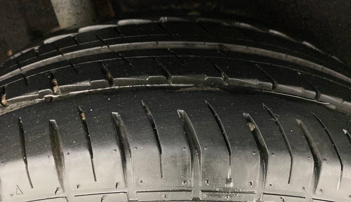2016 Maruti Vitara Brezza LDI OPT, Diesel, Manual, 94,736 km, Right Rear Tyre Tread