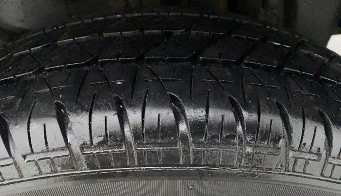 2013 Maruti Swift Dzire VXI, Petrol, Manual, 78,668 km, Left Front Tyre Tread