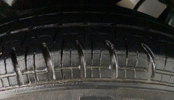 2011 Maruti Swift Dzire VXI, Petrol, Manual, 30,958 km, Left Rear Tyre Tread