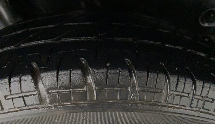 2011 Maruti Swift Dzire VXI, Petrol, Manual, 30,958 km, Left Front Tyre Tread