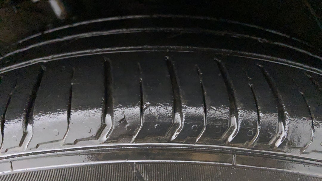 Left Front Tyre Tread