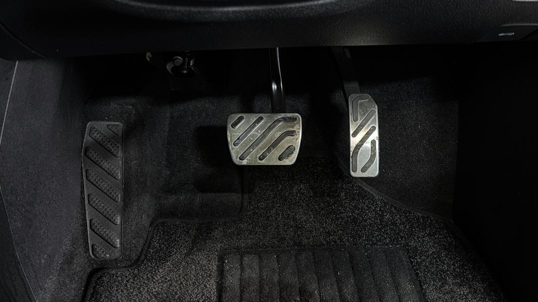2023 MG HS Essence X, Automatic, 34056 km, Pedals and Footmat