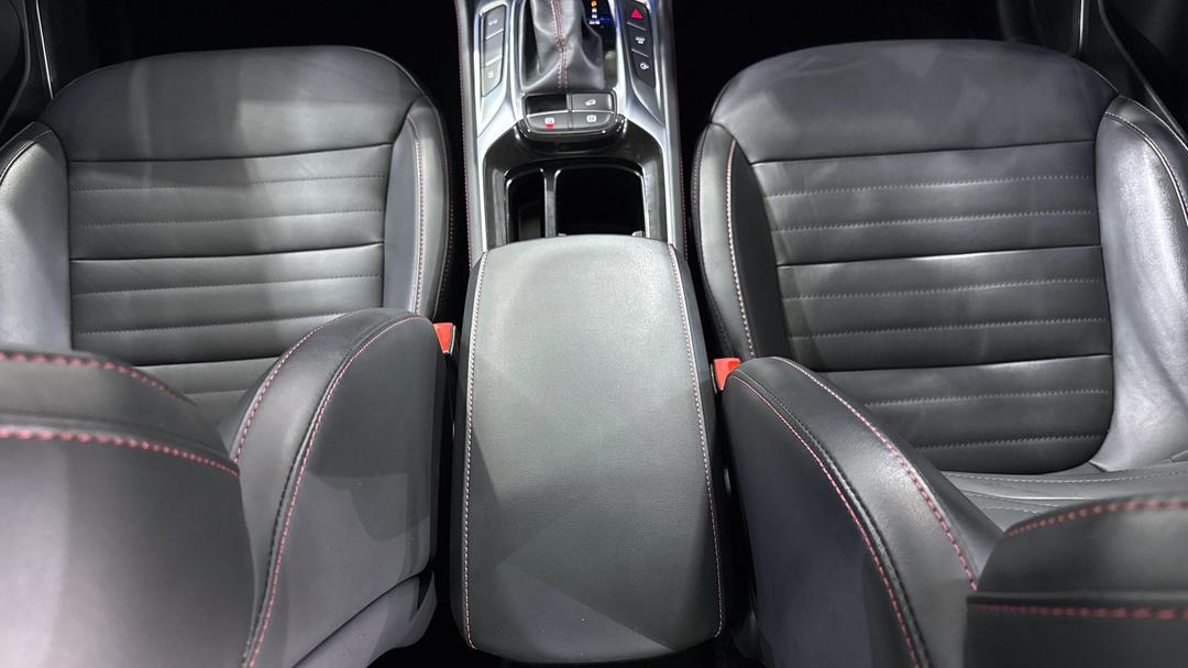 2023 MG HS Essence X, Automatic, 34056 km, Center Console