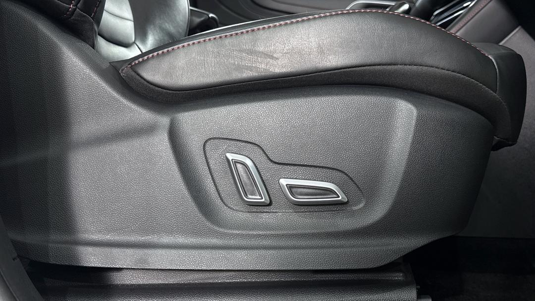 2023 MG HS Essence X, Automatic, 34056 km, Drivers Side Adjustment Panel