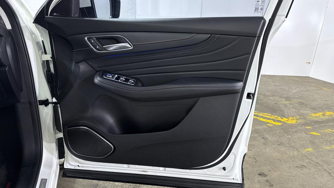2023 MG HS Essence X, Automatic, 34056 km, Speaker View